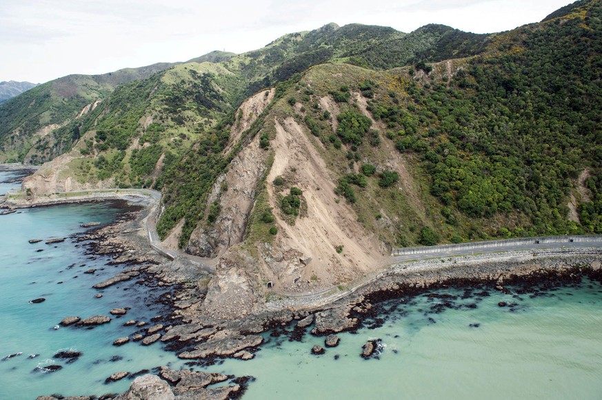 Landslides block State Highway One near Kaikoura on the upper east coast of New Zealand&#039;s South Island following an earthquake, November 14, 2016. Sgt Sam Shepherd/Courtesy of Royal New Zealand D ...