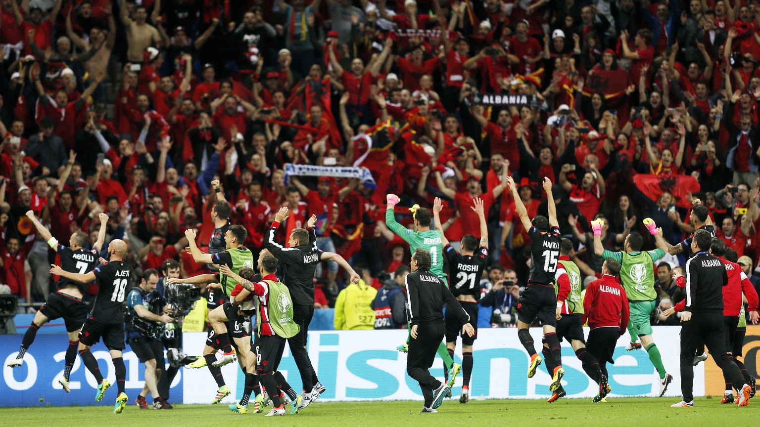Der Abschluss glückte Albanien mit dem ersten Tor und dem ersten Sieg an einem grossen Turnier.