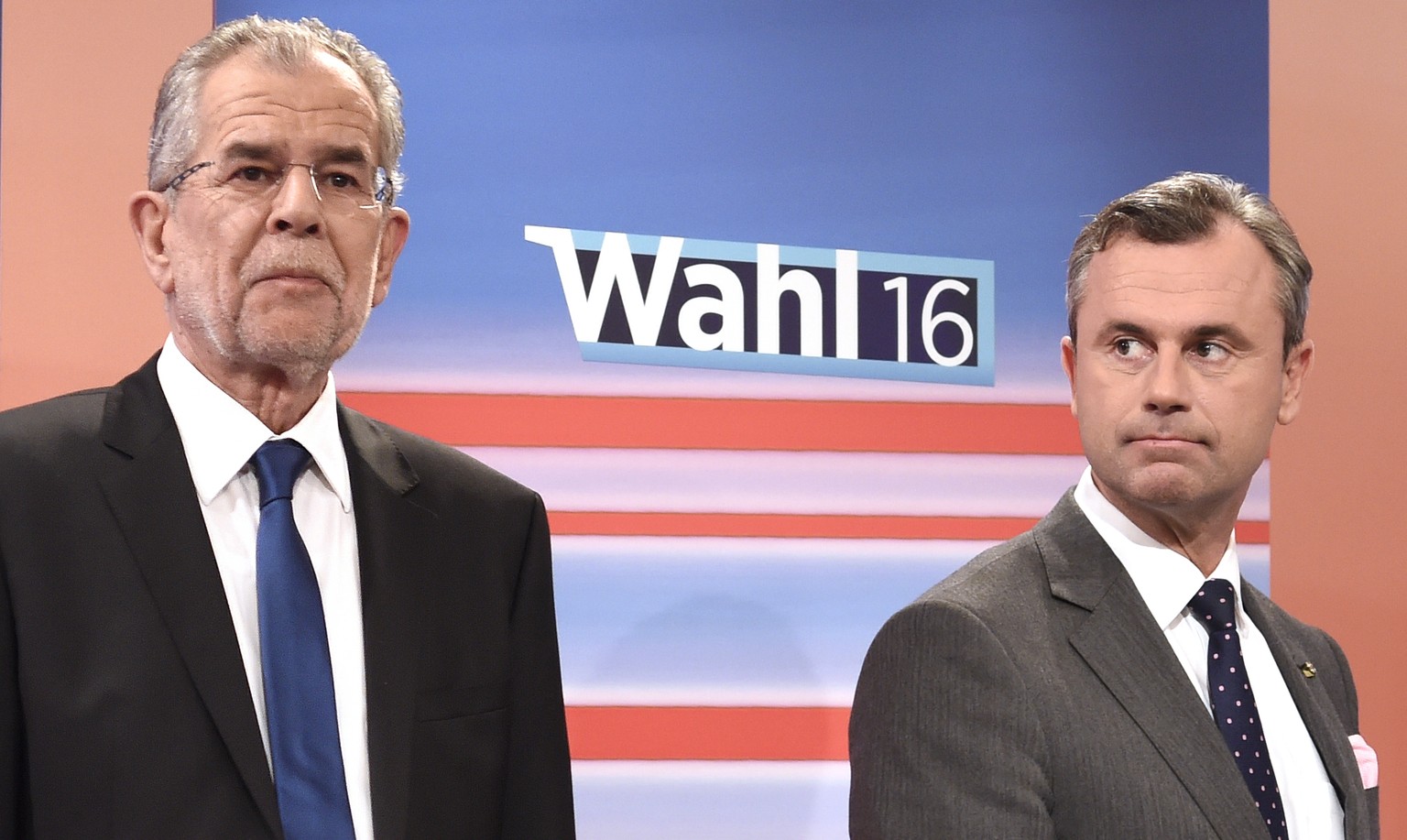 Alexander Van der Bellen (l.) setzte sich ganz knapp gegen Norbert Hofer durch.