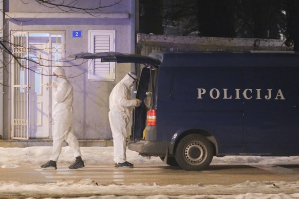 Nachrichten Linkding Police investigators work at the site of a shooting in Cetinje, 36 kilometers (22 miles) west of Podogrica, Montenegro, Wednesday, Jan 1, 2025. (AP Photo/Risto Bozovic)