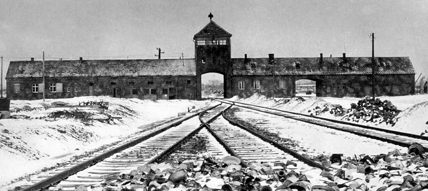 ARCHIVE --- ZUR BEFREIUNG DES KONZENTRATIONSLAGERS AUSCHWITZ VOR 70 JAHREN, AM 27. JAUNAR 1945, DURCH SOLDATEN DER ROTEN ARMEE DER SOWJETUNION STELLEN WIR IHNEN FOLGENDES BILD ZUR VERFÜGUNG --- Pictur ...