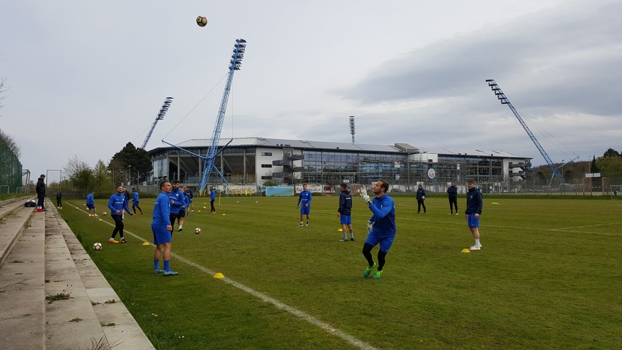 Training vor dem Ostseestadion in Rostock.