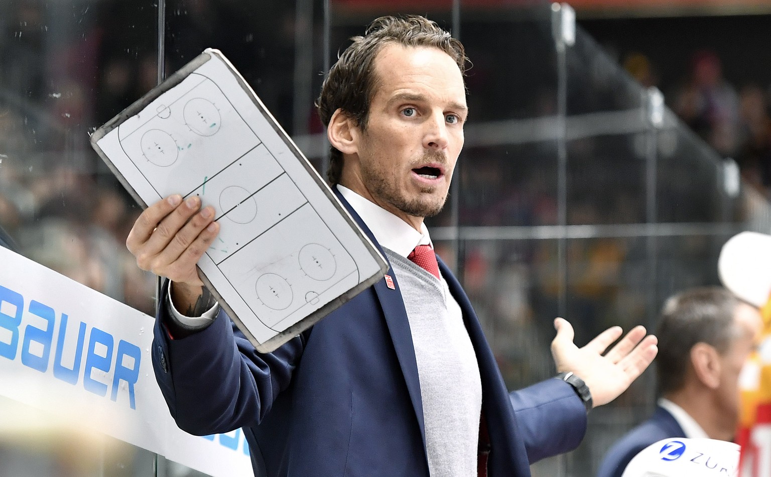 Switzerland&#039;s head coach Patrick Fischer reacts during the Ice Hockey Deutschland Cup at the Curt-Frenzel-Eisstadion in Augsburg, Germany, Friday, November 4, 2016. (KEYSTONE/Peter Schneider)