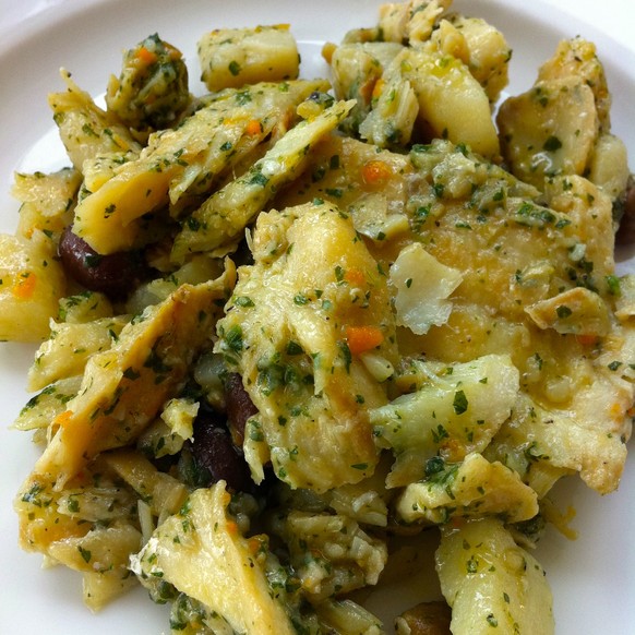 https://cuocona.wordpress.com/2011/06/30/il-baccala-al-verdenulla-di-piu-semplice-e-gustoso-dried-salt-cod-in-green-simple-and-tasty/ baccala al verde stockfisch mit kartoffeln ligurien italien fisch