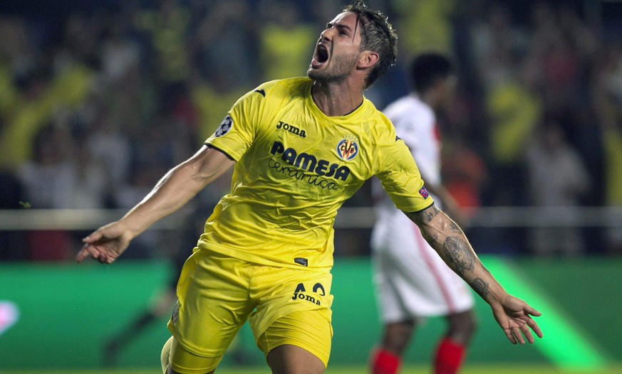 epa05493892 Villarreal FC&#039;s Brazilian striker Alexandre Pato celebrates after scoring against AS Monaco during their UEFA Champions League playoff first leg match between AS Monaco and Villareal  ...