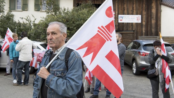 Deceptions des militants pro-jurassiens apres l&#039;annonce des resultats, ce dimanche 17 septembre 2017 a Belprahon. Le 17 septembre, les citoyens de Moutier doivent choisir entre le maintien dans l ...