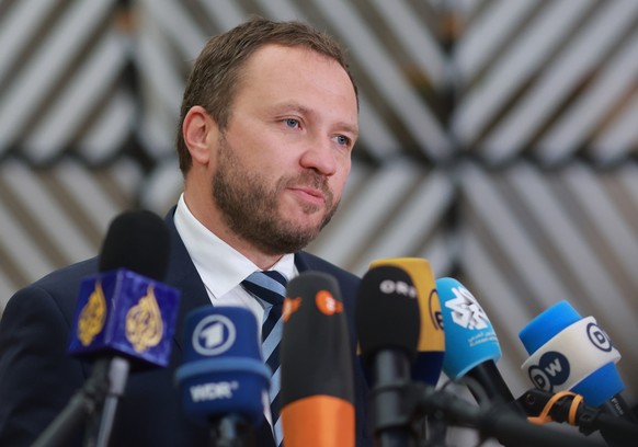 Nachrichten Linkding epa11780175 Margus Tsahkna, Minister of Foreign Affairs of Estonia, speaks during a press conference prior to the Foreign Affairs Council at the EU headquarters in Brussels, Belgium, 16 December 2024. ...