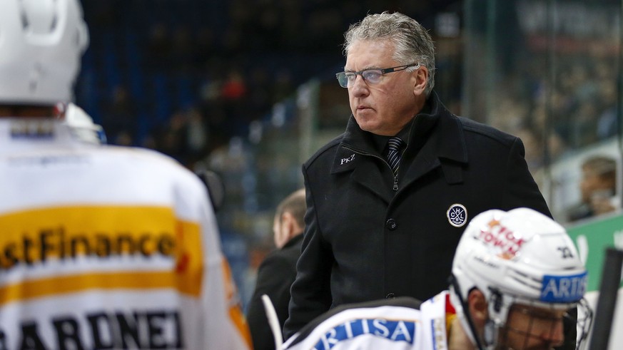 HC Lugano Cheftrainer Doug Shedden waehrend dem Eishockey-Meisterschaftsspiel der National League A zwischen dem EHC Kloten und dem HC Lugano am Dienstag, 29. November 2016, in der SWISS Arena in Klot ...