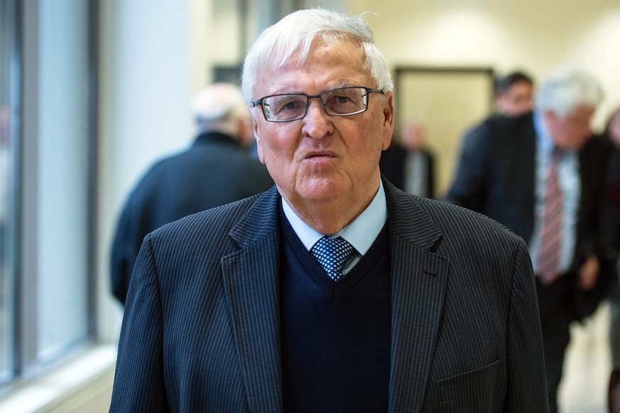 epa05139435 Theo Zwanziger, former president of the German Football Association (DFB), heads to a courtroom in Duesseldorf, Germany, 02 February 2016. The Qatar Football Association (QFA) has filed a  ...