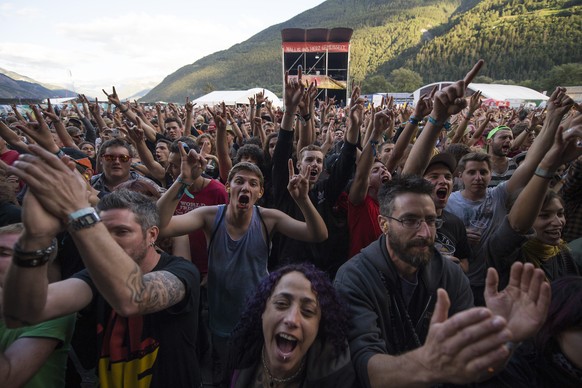 Festival-goers enjoy as the band &quot;Skindred&quot; performs on the stage 1 during the Gampel Open Air Festival in Gampel, Switzerland, Thursday, August 14, 2014. (KEYSTONE/Anthony Anex)