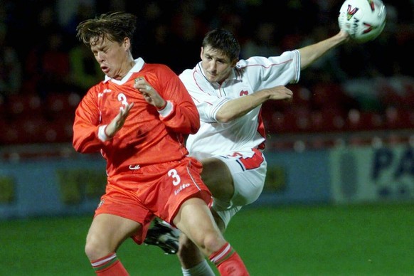 Ein Ausrutscher des walisischen Fussballspielers Darren Barnard endete in einer sechsmonatigen Pause. Er zog sich dabei eine Kreuzbandverletzung zu, nachdem er auf dem Urin seines Hundes ausgerutscht  ...