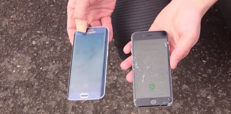 Was passiert, wenn zwei neue Handys auf den Boden knallen? Das Video unten zeigt es.
