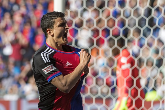 Der Basler Mohamed Elyounoussi jubelt ueber seinen Ausgleich zum 1:1 im Fussball Meisterschaftsspiel der Super League zwischen dem FC Basel 1893 und dem BSC Young Boys im Stadion St. Jakob-Park in Bas ...