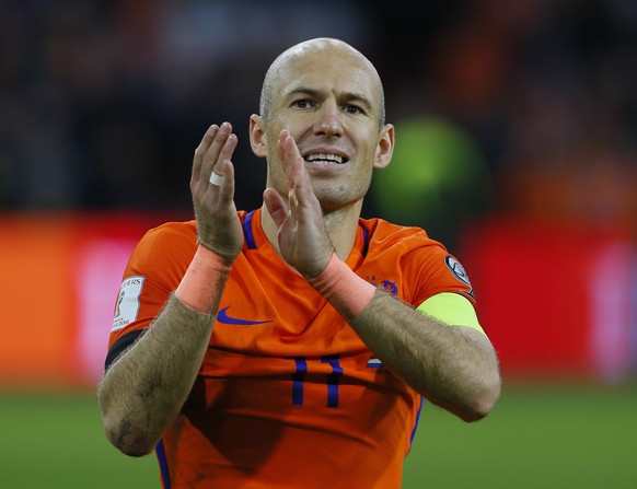 Netherland&#039;s Arjen Robben applaudes to supporters at the end of the World Cup Group A soccer qualifying match between the Netherlands and Sweden at the ArenA stadium in Amsterdam, Netherlands, Tu ...