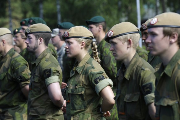 Interessantes Beispiel: Soldatin in norwegischer Armee.