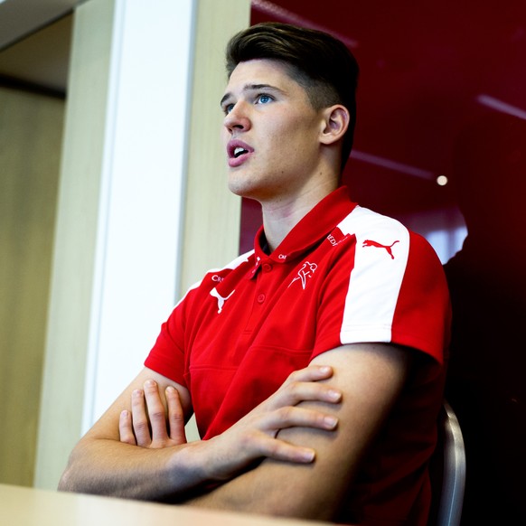 Gregor Kobel, Spieler der Schweizer Fussball U21 Nationalmannschaft, bei einem Interviewtermin am Montag, 7. November 2016, in Regensdorf ZH. (KEYSTONE/Nick Soland)