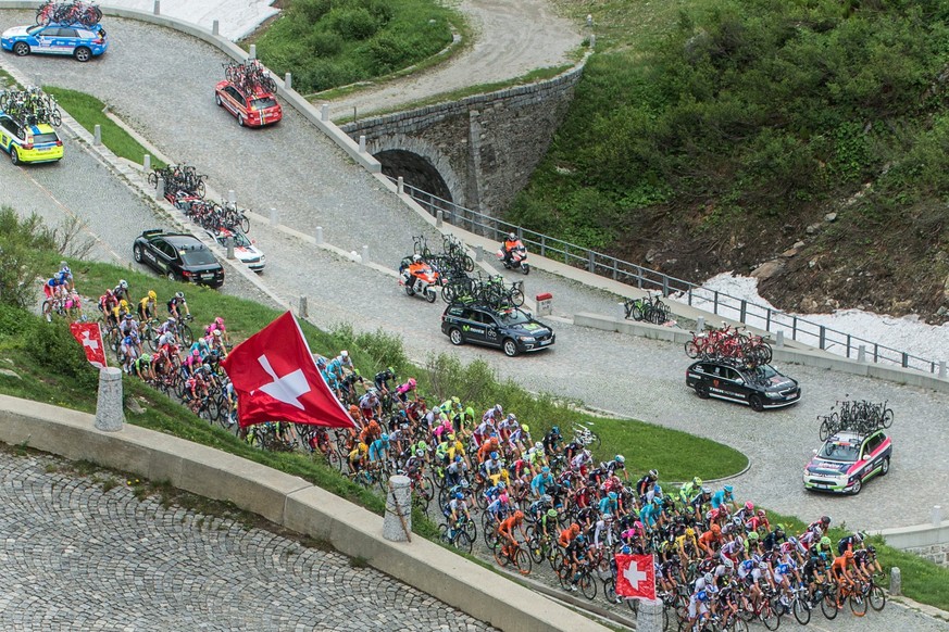 Spektakuläre Bilder wie hier auf der Tremola wird es auch in diesem Jahr wieder von der Tour de Suisse geben.