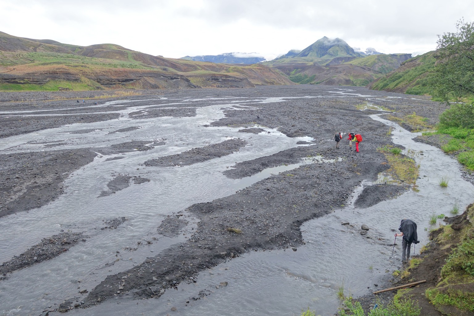 Island bietet alles, was das Wander-Herz begehrt: Vielseitige, aber machbare Wanderwege, sehr gut eingerichtete Zeltplätze, trotzdem ein bisschen Abenteuer und vor allem unglaublich schöne Landschafte ...