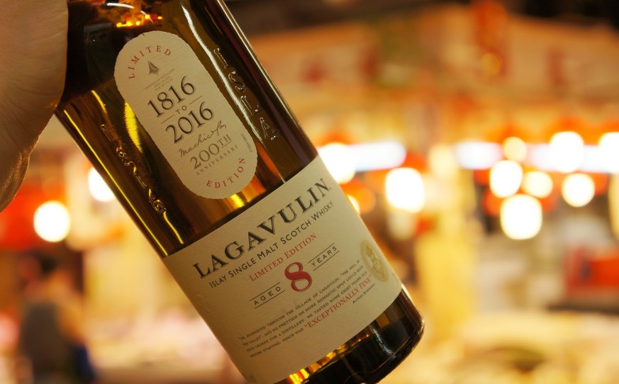 lagavulin 8 years limited edition islay single malt scotch whisky alkohol drink drinks trinken http://www.timeforwhisky.com/2016/08/tasted-308-lagavulin-8-year-old.html