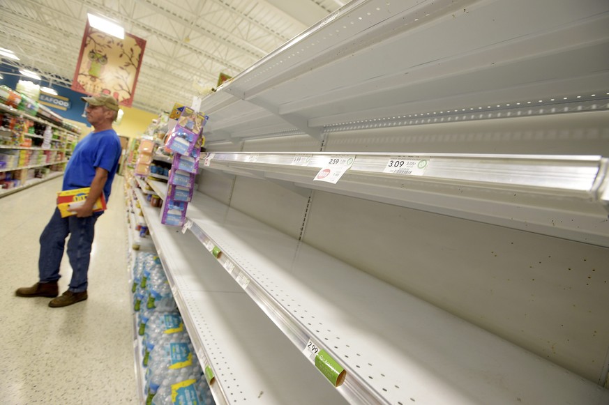 Shelves formerly holding water bottles sit empty at a supermarket before the arrival of Hurricane Matthew in South Daytona, Florida, U.S., Oct. 6, 2016. REUTERS/Phelan Ebenhack