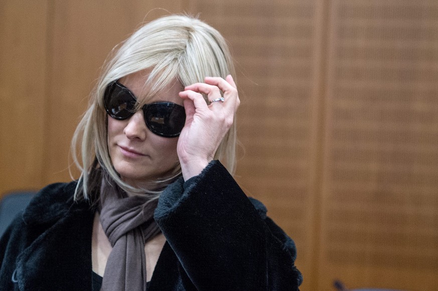 epa05113002 Claudia D., former girlfriend of Swiss weather presenter Joerg Kachelmann, enters the court room of the higher regional court in Frankfurt am Main, Germany, 20 January 2016. In a conflict  ...