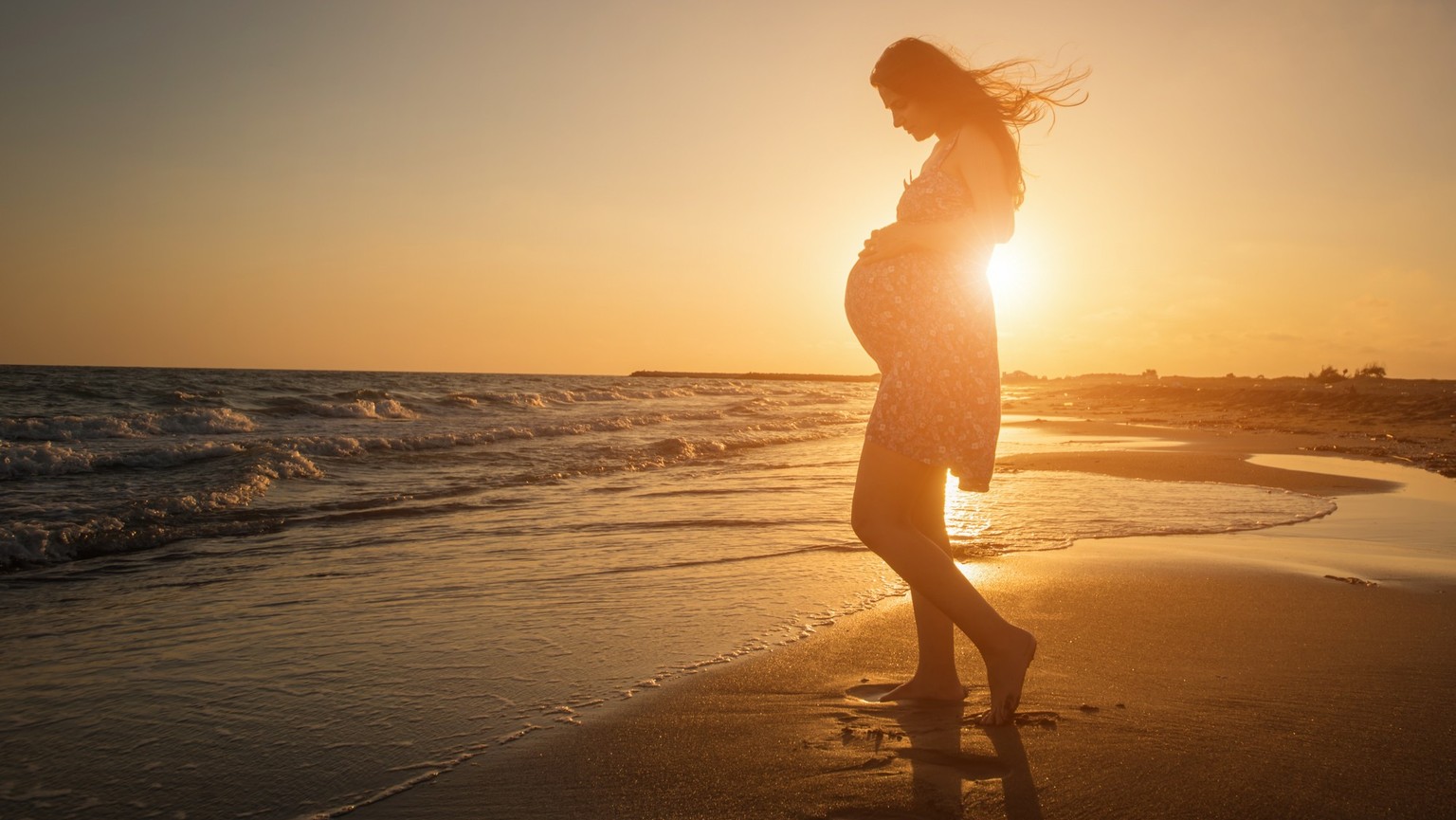 Nachrichten Linkding Pregnant Woman Schwangere Frau Sonnenuntergang