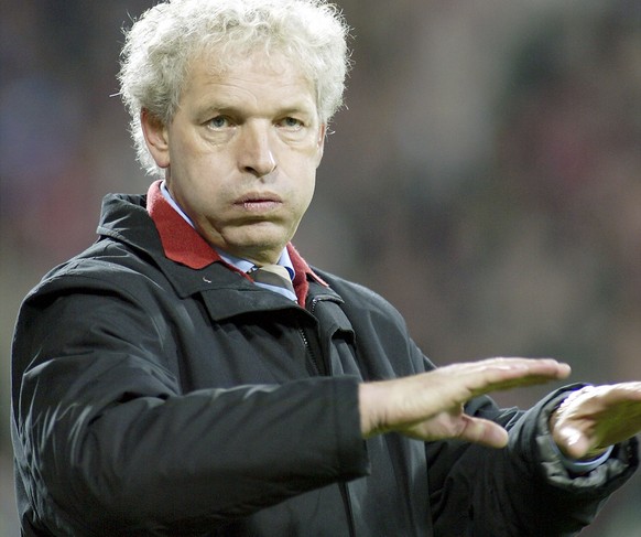 Klaus Toppmöller machte 2002 als Leverkusen-Trainer schwierige Zeiten durch.