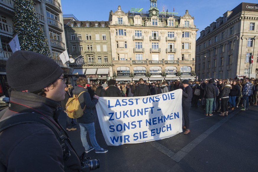 Vergangene Woche hatte das Kantonsparlament entschieden, dass Personen, die bei Demonstrationen oder Sportanlässen zusätzliche Polizeikosten verursachen, mit bis zu 30'000 Franken gebüsst werden könne ...