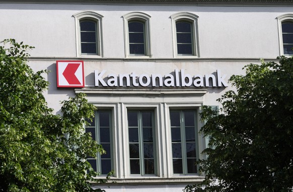 ZUM BOERSENGANG DER GLARNER KANTONALBANK STELLEN WIR IHNEN FOLGENDES BILDMATERIAL ZUR VERFUEGUNG - Glarner Kantonalbank, GLKB, in Glarus, aufgenommen am Montag, 9. Juni 2014. Die Glarner Kantonalbank  ...