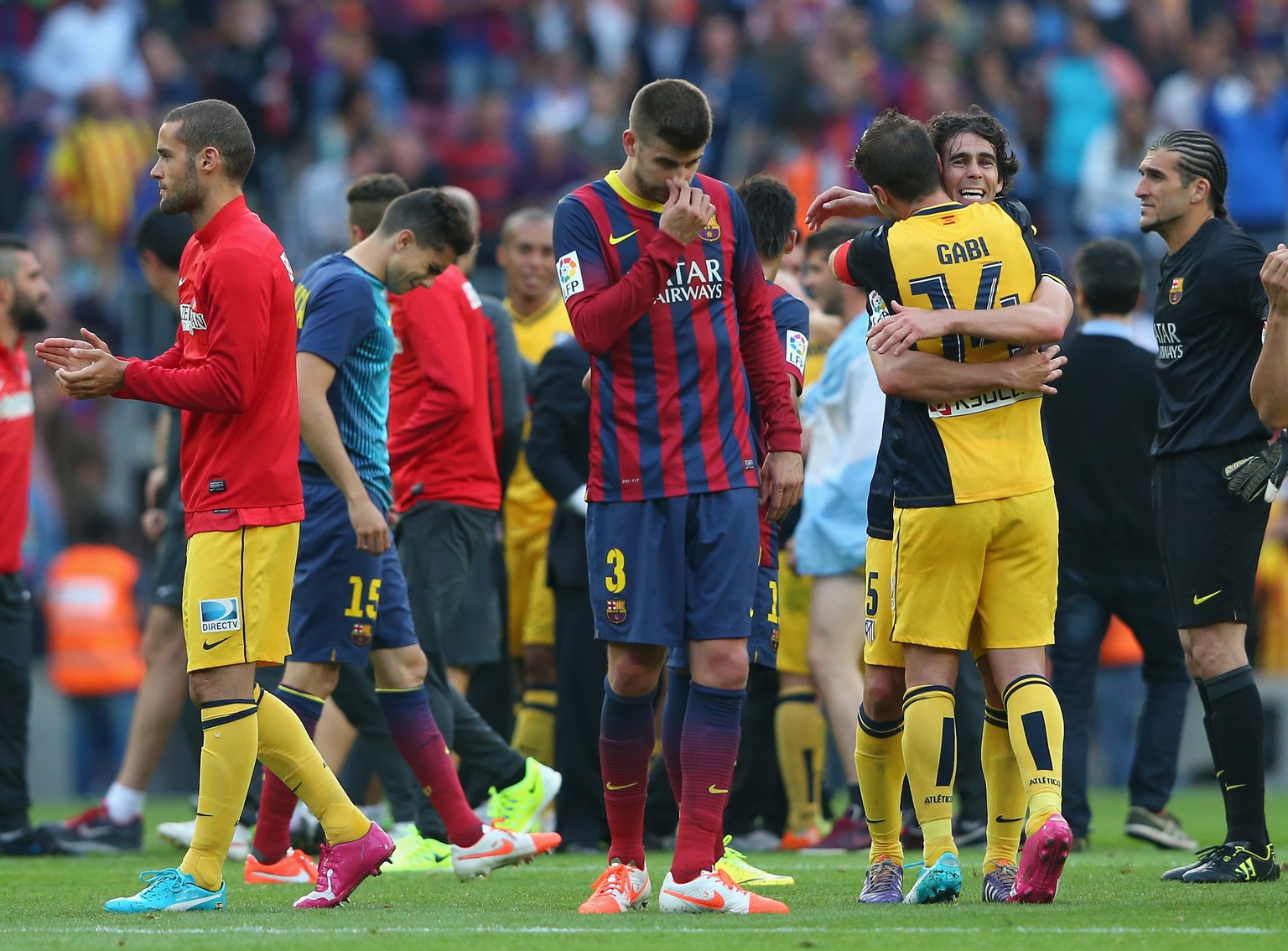 Teamkollege Gerard Piqué an die Nase.