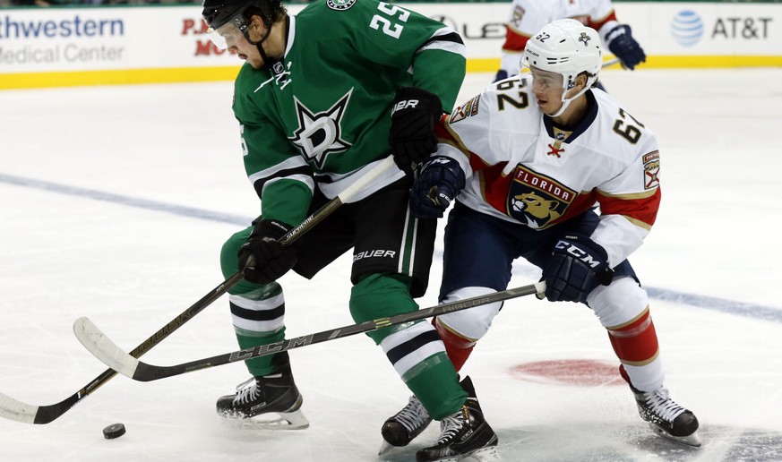 Dallas Stars right wing Brett Ritchie (25) tries to keep the puck from Florida Panthers center Densi Malgin (62) during the first period of an NHL hockey game, Tuesday, Oct. 4, 2016, in Dallas (AP Pho ...