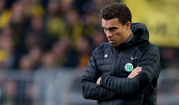 epa05816877 FILE - A File picture of Wolfsburg&#039;s head coach Valerien Ismael in action during the German Bundesliga soccer match between Borussia Dortmund and VfL Wolfsburg in Dortmund, Germany, 1 ...