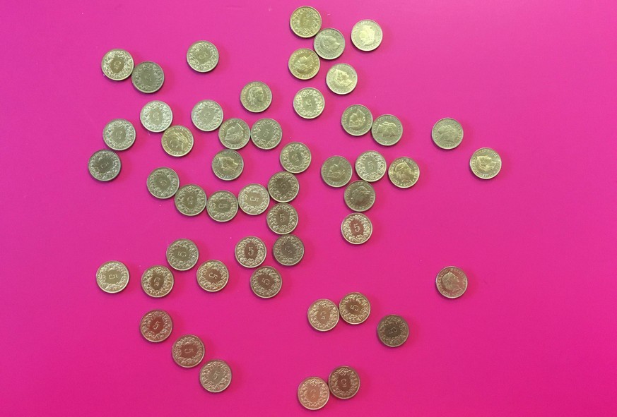34 Münzen mit Zahl nach oben, 16 mit Kopf nach oben – so weit, so gut.