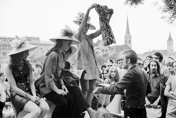 Zürcher Minirock-Versteigerung im Juli 1969.