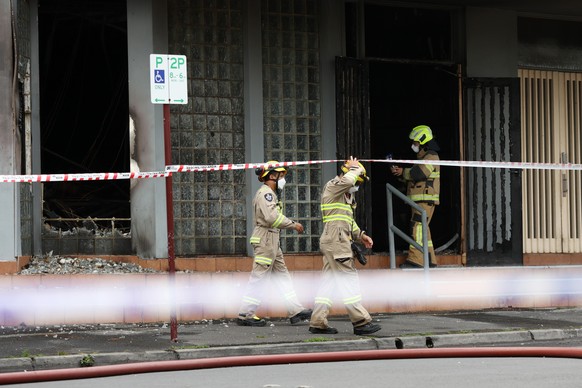 Nachrichten Linkding epaselect epa11759579 Fire crews work at the scene of a fire at the Adass Israel Synagogue in Ripponlea, Melbourne, Australia, 06 December 2024. The fire, which engulfed the synagogue in the morning h ...