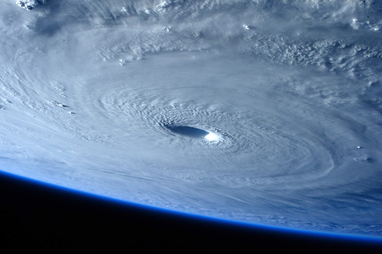 Taifun Maysak von der ISS aufgenommen (31.03.2015).