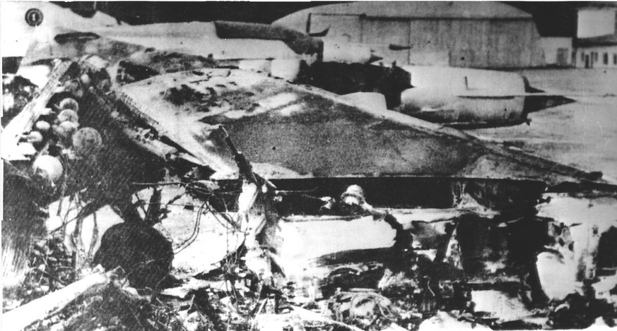 Zerstörte ugandische MiG-Kampfjets.