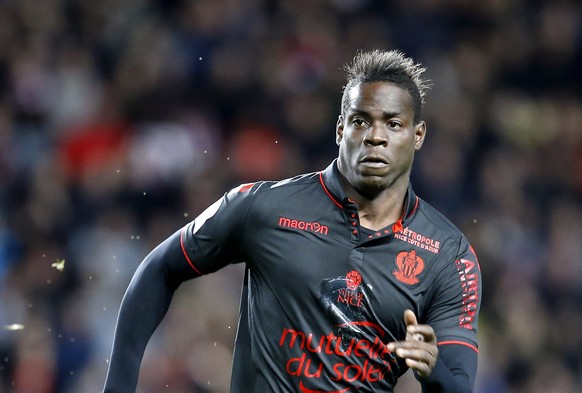 epa05771259 Mario Balotelli of OGC Nice in action during the French Ligue 1 soccer match, AS Monaco vs OGC Nice, at Stade Louis II, in Monaco, 04 February 2017. EPA/SEBASTIEN NOGIER