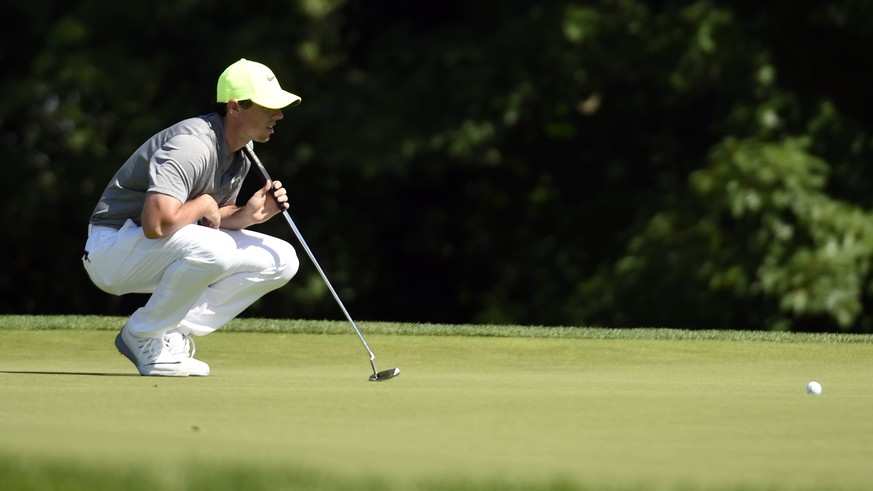 McIlroy beim Studium eines Putts: Er hat in seiner Karriere bislang rund 60 Millionen Dollar Preisgeld eingespielt.