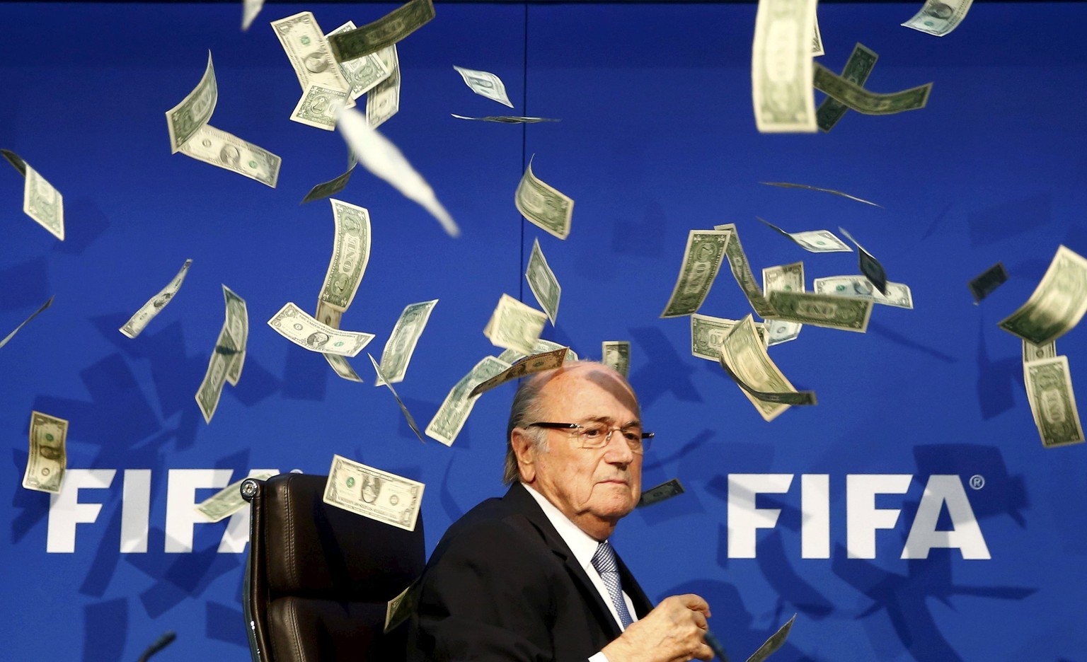 Über Jahre hinweg konnte Blatter das Geheimnis um sein Salär behalten. Nun soll damit Schluss sein.