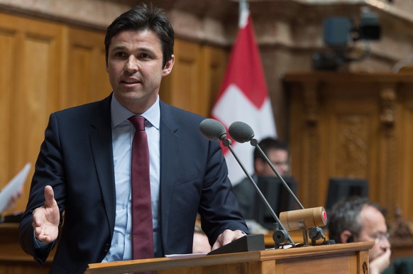 Matthias Aebischer (SP/BE) aeussert sich ueber das Personenbefoerderungsgesetz (Fantransporte) am Mittwoch, 12. Maerz 2014, im Nationalrat in Bern. (KEYSTONE/Lukas Lehmann)