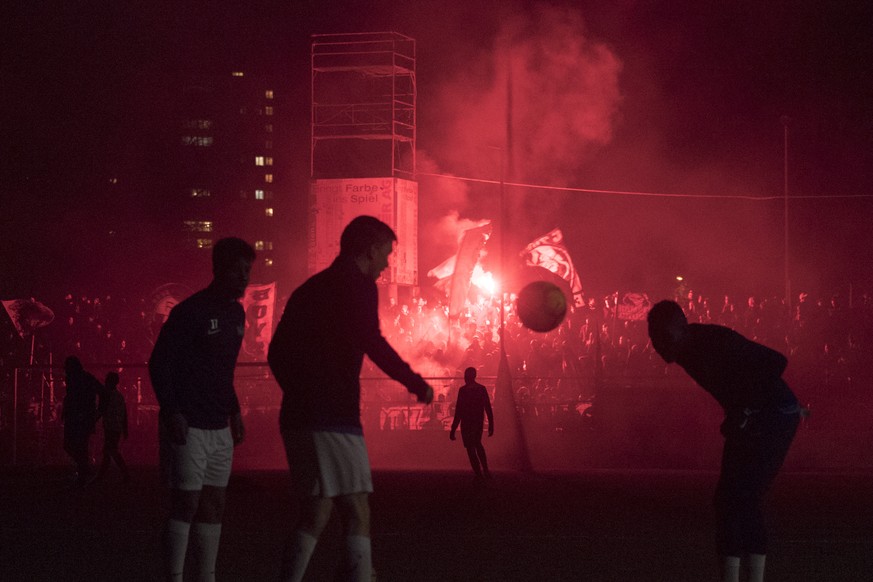 ARCHIVBILD ZUR MELDUNG, DASS DAS SPIEL AARAU-FCZ WIEDERHOLT WIRD --- Die Lichter des Stadion Bruegglifeld gehen vor dem Spiel aus beim Challenge League Meisterschaftsspiel zwischen dem FC Aarau und de ...