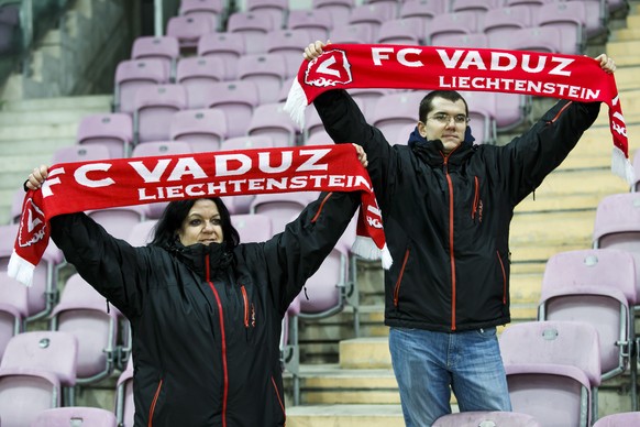 Vaduz-Fans feiern die Aufsteiger.