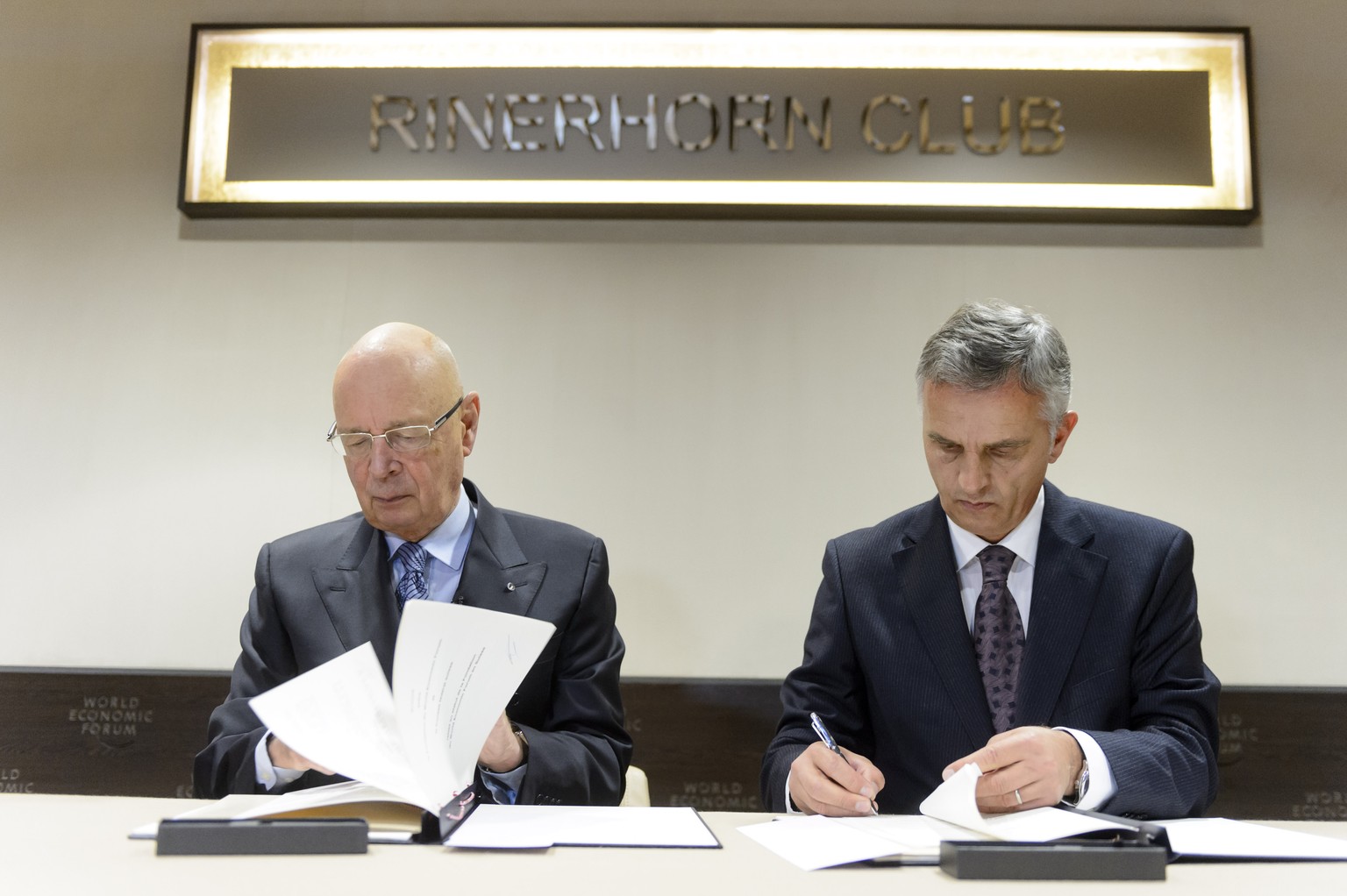 Didier Burkhalter (rechts) mit WEF-Gründer Klaus Schwab.