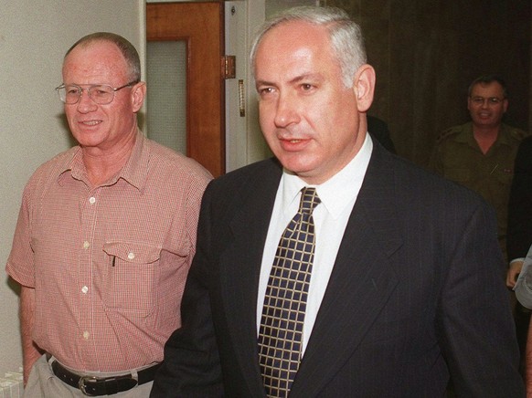 Israeli Prime Minister Benjamin Netanyahu, right, is accompanied by Danny Yatom, left, head of Israel&#039;s Mossad spy agency, in this Oct. 6, 1997 file photo. Yatom submitted his resignation Tuesday ...