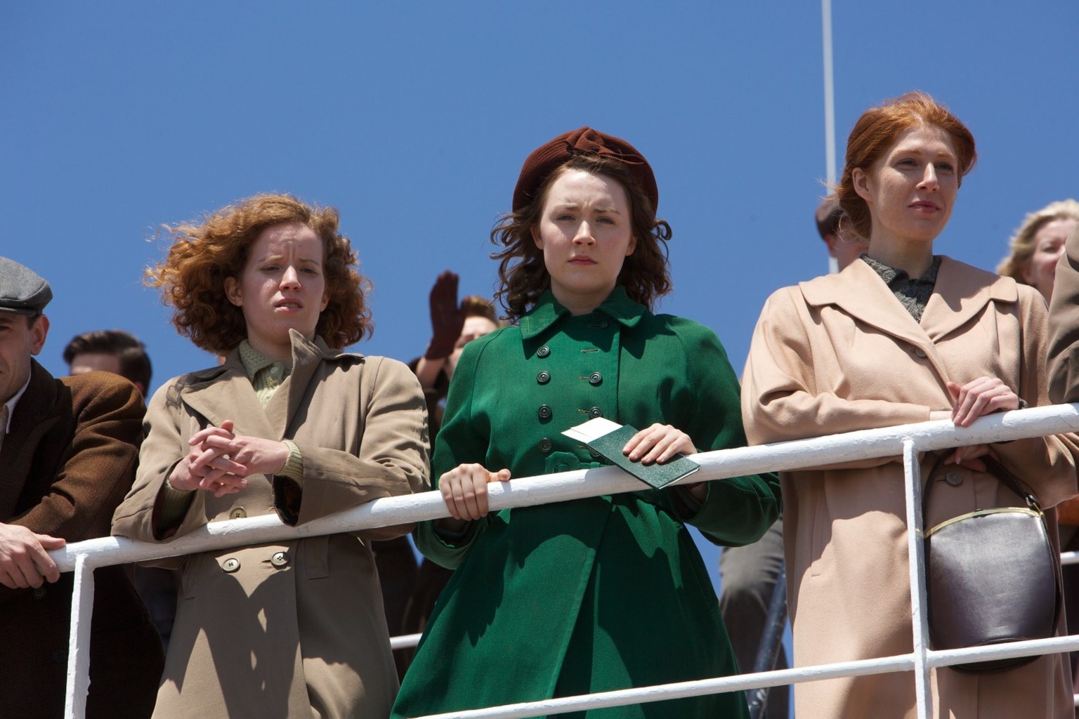 Arme Töchter verlassen Irland: Eilis (Saoirse Ronan in Grün) auf ihrer Fahrt nach New York.