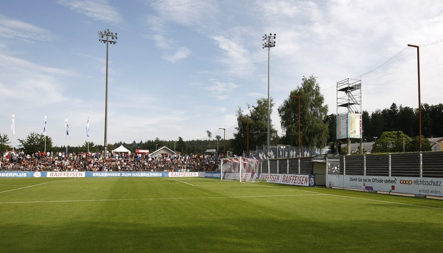 Das Brügglifeld mit leerem Gästesektor. So wird sich das Stadion wohl am Samstag präsentieren.