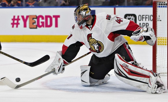 Ottawa Senators&#039; Craig Anderson (41) makes a save during second period NHL hockey action against the Edmonton Oilers, in Edmonton, Sunday, Oct. 30, 2016. Anderson&#039;s 35th career shutout was e ...