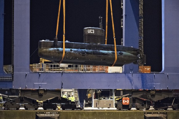 epa06141874 Submarine UC3 Nautilus is lifted onto a block truck from the salvage ship Vina with the help of a container crane in Copenhagen&#039;s Harbor, Denmark, 12 August 2013 (issued 13 August 201 ...