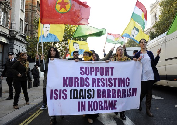 Fordern Unterstützung für Kobane – demonstrierende Kurden in London.